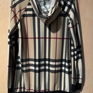 Long sleeve pullover.